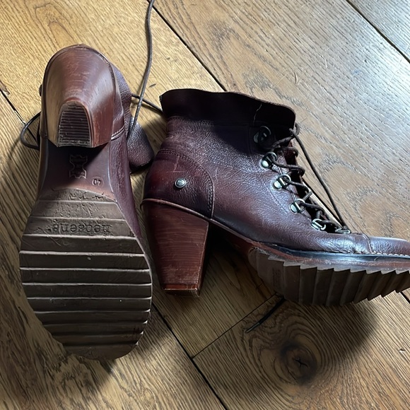 Neosens Size 9 or 9.5 (40 European) ankle boot with chunky 3” heel - Picture 7 of 11